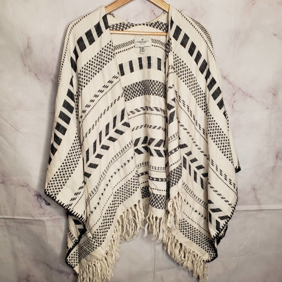 AMERICAN EAGLE Knitted Boho Fringe Hem Poncho Boho Sweater OS - Picture 2 of 8